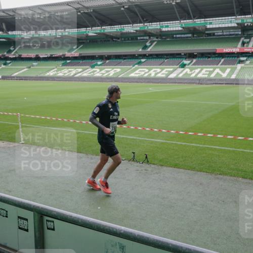 05.10.2025 - 20. swb-Marathon Bremen Michael Burmester http://msf.ph/oto/9273521 05.10.2025 12:48:45 Laufen im Stadion 492, 1195, 1370, 1607, 1625, 1654, 1724, 2119, 2241, 2974, 3320, 3324, 3768, 3819, 4353, 5103, 5264, 5599, 5786, 6171, 6251, 6463, 6632, 7831, 7904, 8244, 8507, 8630, 8687, 8729, 8897, 8923, 8932, 9114, 1526, 1642, 1646, 2360, 2643, 5918, 6804, 7492, 7735, 7900 meine-sportfotos.de