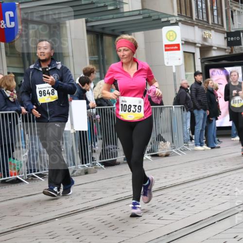 05.10.2025 - 20. swb-Marathon Bremen Strokosch-Dieckow http://msf.ph/oto/9273538 05.10.2025 11:11:34 Ziel 7007, 9420, 9648, 9680, 9726, 9784, 9867, 9999, 10235, 10236, 10499, 10540, 10815, 10839, 10849, 11088, 11172, 11215, 11563, 7007, 9420, 9648, 9680, 9726, 9784, 9867, 9999, 10235, 10236, 10499, 10540, 10815, 10839, 10849, 11088, 11172, 11215, 11563 meine-sportfotos.de