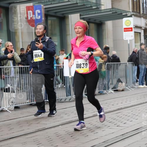 05.10.2025 - 20. swb-Marathon Bremen Strokosch-Dieckow http://msf.ph/oto/9273552 05.10.2025 11:11:35 Ziel 7007, 9420, 9648, 9680, 9726, 9784, 9867, 10235, 10236, 10499, 10540, 10815, 10839, 10849, 11088, 11215, 11563, 7007, 9420, 9648, 9680, 9726, 9784, 9867, 10235, 10236, 10499, 10540, 10815, 10839, 10849, 11088, 11215, 11563 meine-sportfotos.de