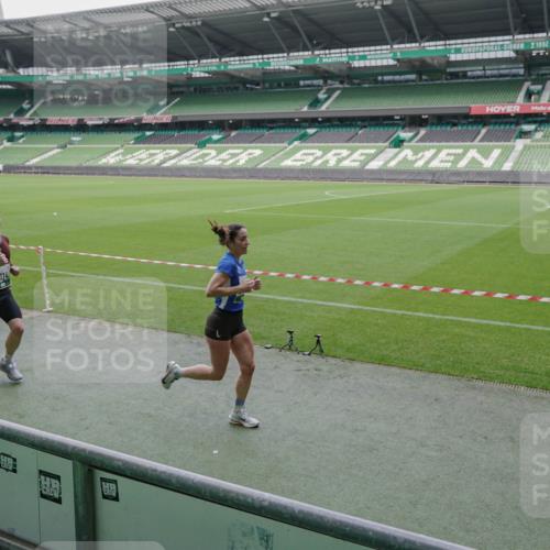 05.10.2025 - 20. swb-Marathon Bremen Michael Burmester http://msf.ph/oto/9273553 05.10.2025 12:48:50 Laufen im Stadion 492, 1195, 1370, 1625, 1654, 1724, 2119, 2241, 2594, 2974, 2988, 2990, 3320, 3324, 3819, 4353, 4385, 5103, 5599, 5786, 6171, 6251, 6463, 6632, 7831, 7904, 8244, 8507, 8630, 8687, 8897, 8923, 8932, 9114, 1526, 1607, 2360, 2643, 3768, 5264, 5918, 7735, 7831, 7900, 8729 meine-sportfotos.de