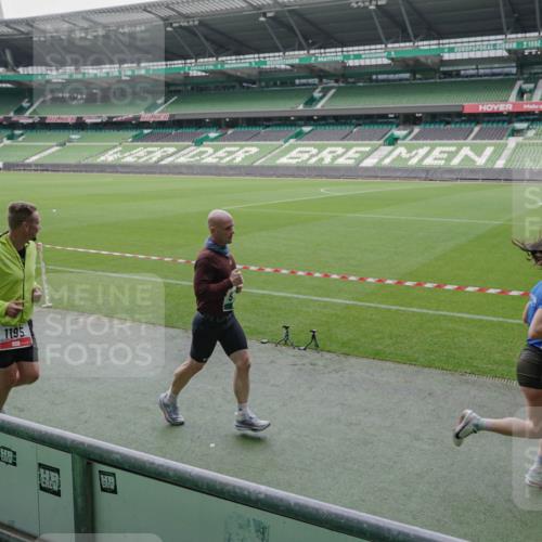 05.10.2025 - 20. swb-Marathon Bremen Michael Burmester http://msf.ph/oto/9273570 05.10.2025 12:48:51 Laufen im Stadion 492, 1195, 1370, 1625, 1654, 1724, 2119, 2241, 2594, 2974, 2988, 2990, 3320, 3324, 3819, 4353, 4385, 5103, 5599, 5786, 6171, 6251, 6463, 6632, 7904, 8244, 8507, 8630, 8687, 8897, 8923, 8932, 9114, 1526, 1607, 2360, 2643, 3768, 5264, 5918, 7735, 7831, 7900, 8729 meine-sportfotos.de