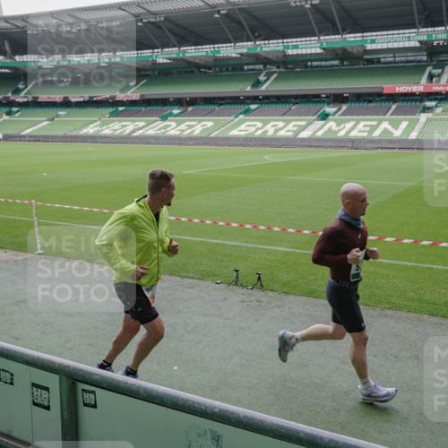 05.10.2025 - 20. swb-Marathon Bremen Michael Burmester http://msf.ph/oto/9273589 05.10.2025 12:48:51 Laufen im Stadion 492, 1195, 1370, 1625, 1654, 1724, 2119, 2241, 2594, 2974, 2988, 2990, 3320, 3324, 3819, 4353, 4385, 5103, 5599, 5786, 6171, 6251, 6463, 6632, 7904, 8244, 8507, 8630, 8687, 8897, 8923, 8932, 9114, 1526, 1607, 2360, 2643, 3768, 5264, 5918, 7735, 7831, 7900, 8729 meine-sportfotos.de