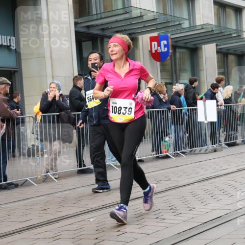 05.10.2025 - 20. swb-Marathon Bremen Strokosch-Dieckow http://msf.ph/oto/9273591 05.10.2025 11:11:36 Ziel 7007, 9420, 9526, 9648, 9675, 9680, 9726, 9784, 9867, 10235, 10236, 10499, 10540, 10815, 10839, 10849, 11088, 11215, 11563, 7007, 9420, 9526, 9648, 9675, 9680, 9726, 9784, 9867, 10235, 10236, 10499, 10540, 10815, 10839, 10849, 11088, 11215, 11563 meine-sportfotos.de