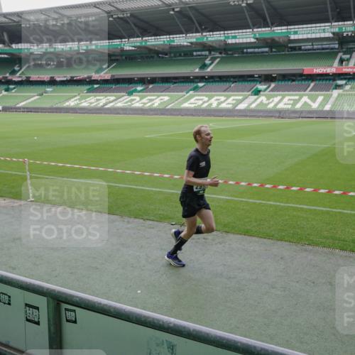 05.10.2025 - 20. swb-Marathon Bremen Michael Burmester http://msf.ph/oto/9273606 05.10.2025 12:48:59 Laufen im Stadion 492, 1195, 1625, 1654, 1724, 2119, 2594, 2974, 2988, 2990, 3124, 3320, 3324, 3819, 4353, 4385, 5103, 5599, 5786, 6171, 6251, 6463, 6632, 7904, 8216, 8244, 8507, 8630, 8687, 8897, 8923, 8932, 9114, 1370, 1607, 2241, 2643, 3768, 5264, 5918, 7735, 7831, 8729 meine-sportfotos.de