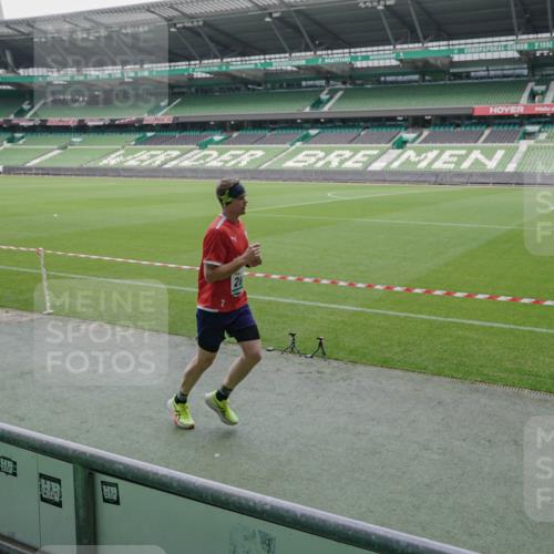 05.10.2025 - 20. swb-Marathon Bremen Michael Burmester http://msf.ph/oto/9273624 05.10.2025 12:49:00 Laufen im Stadion 492, 1195, 1625, 1654, 1724, 1727, 2119, 2594, 2974, 2988, 2990, 3124, 3320, 3324, 3819, 4353, 4385, 5103, 5599, 5786, 6171, 6251, 6463, 6632, 7904, 8216, 8244, 8507, 8630, 8687, 8897, 8923, 8932, 9114, 1370, 1607, 2241, 2643, 3768, 5264, 5918, 7735, 7831, 8729 meine-sportfotos.de