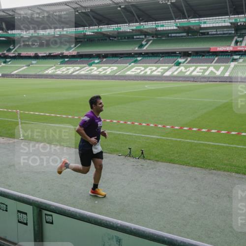 05.10.2025 - 20. swb-Marathon Bremen Michael Burmester http://msf.ph/oto/9273644 05.10.2025 12:49:02 Laufen im Stadion 492, 1195, 1257, 1625, 1654, 1724, 1727, 2119, 2594, 2974, 2988, 2990, 3124, 3320, 3324, 3819, 4385, 5103, 5599, 5786, 6171, 6251, 6463, 6619, 6632, 6877, 7904, 8216, 8244, 8507, 8630, 8687, 8897, 8923, 8932, 9114, 1370, 1607, 2241, 2643, 3768, 4353, 5264, 5918, 7735, 7831, 8729, 8932 meine-sportfotos.de