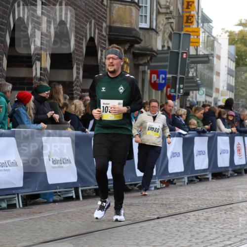 05.10.2025 - 20. swb-Marathon Bremen Strokosch-Dieckow http://msf.ph/oto/9273649 05.10.2025 11:11:28 Ziel 10320, 11030, 11083 meine-sportfotos.de