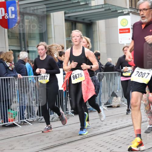 05.10.2025 - 20. swb-Marathon Bremen Strokosch-Dieckow http://msf.ph/oto/9273655 05.10.2025 11:11:38 Ziel 7007, 9420, 9526, 9648, 9675, 9680, 9726, 9784, 9867, 10463, 10499, 10540, 10815, 10839, 10849, 11088, 11215, 11563, 7007, 9420, 9526, 9648, 9675, 9680, 9726, 9784, 9867, 10463, 10499, 10540, 10815, 10839, 10849, 11088, 11215, 11563 meine-sportfotos.de