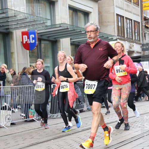 05.10.2025 - 20. swb-Marathon Bremen Strokosch-Dieckow http://msf.ph/oto/9273664 05.10.2025 11:11:38 Ziel 7007, 9420, 9526, 9648, 9675, 9680, 9726, 9784, 9867, 10463, 10499, 10540, 10815, 10839, 10849, 11088, 11215, 11563, 7007, 9420, 9526, 9648, 9675, 9680, 9726, 9784, 9867, 10463, 10499, 10540, 10815, 10839, 10849, 11088, 11215, 11563 meine-sportfotos.de