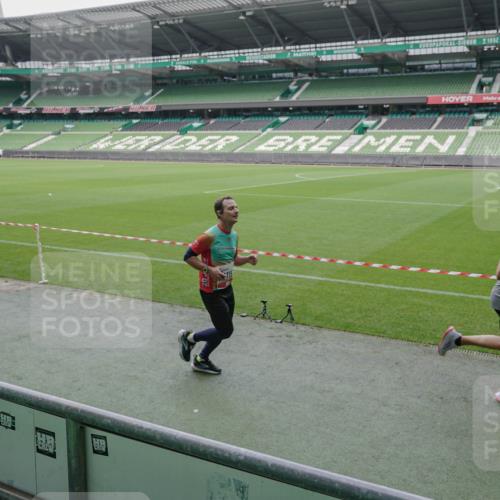 05.10.2025 - 20. swb-Marathon Bremen Michael Burmester http://msf.ph/oto/9273681 05.10.2025 12:49:06 Laufen im Stadion 492, 1195, 1257, 1535, 1625, 1654, 1724, 1727, 2044, 2119, 2594, 2974, 2988, 2990, 3124, 3320, 3819, 4385, 5103, 5599, 5786, 6171, 6251, 6431, 6463, 6619, 6632, 6877, 7904, 8216, 8244, 8507, 8630, 8687, 8897, 8923, 9114, 1370, 1607, 2241, 3324, 3768, 4353, 5264, 7831, 8729, 8932 meine-sportfotos.de