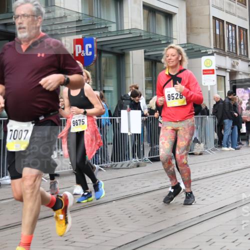 05.10.2025 - 20. swb-Marathon Bremen Strokosch-Dieckow http://msf.ph/oto/9273698 05.10.2025 11:11:39 Ziel 7007, 9420, 9526, 9648, 9675, 9726, 9784, 9867, 10463, 10499, 10540, 10815, 10839, 10849, 11088, 11215, 11563, 7007, 9420, 9526, 9648, 9675, 9726, 9784, 9867, 10463, 10499, 10540, 10815, 10839, 10849, 11088, 11215, 11563 meine-sportfotos.de