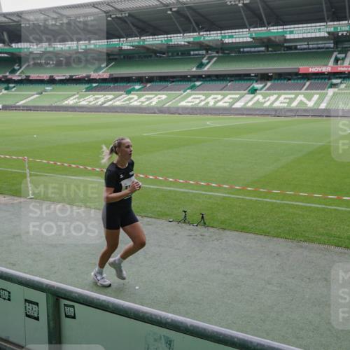 05.10.2025 - 20. swb-Marathon Bremen Michael Burmester http://msf.ph/oto/9273699 05.10.2025 12:49:10 Laufen im Stadion 187, 492, 1195, 1257, 1535, 1609, 1625, 1654, 1727, 2044, 2119, 2356, 2594, 2988, 2990, 3124, 3320, 3544, 3819, 3960, 4385, 5103, 5599, 5786, 6171, 6431, 6463, 6619, 6632, 6877, 7904, 8216, 8244, 8507, 8630, 8687, 8897, 9114, 1370, 1724, 2241, 2974, 3324, 4353, 5786, 6251, 7831, 8923, 8932 meine-sportfotos.de