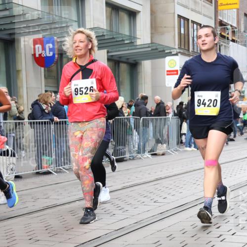 05.10.2025 - 20. swb-Marathon Bremen Strokosch-Dieckow http://msf.ph/oto/9273719 05.10.2025 11:11:40 Ziel 7007, 9420, 9526, 9648, 9675, 9726, 9784, 9867, 10463, 10499, 10540, 10815, 10839, 10849, 11088, 11215, 11563, 7007, 9420, 9526, 9648, 9675, 9726, 9784, 9867, 10463, 10499, 10540, 10815, 10839, 10849, 11088, 11215, 11563 meine-sportfotos.de