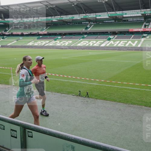 05.10.2025 - 20. swb-Marathon Bremen Michael Burmester http://msf.ph/oto/9273733 05.10.2025 12:49:13 Laufen im Stadion 150, 187, 270, 492, 1195, 1257, 1535, 1609, 1625, 1654, 1727, 1876, 1904, 2044, 2119, 2356, 2594, 2988, 2990, 3124, 3320, 3544, 3738, 3960, 4385, 5599, 6171, 6431, 6463, 6619, 6632, 6877, 7904, 8216, 8507, 8630, 8687, 8897, 9114, 1370, 1724, 2974, 3324, 3819, 4353, 5103, 5786, 6251, 8244, 8923, 8932 meine-sportfotos.de