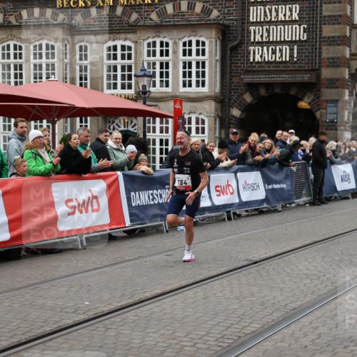 05.10.2025 - 20. swb-Marathon Bremen Yannick Fuchs http://msf.ph/oto/9273735 05.10.2025 12:25:23 Ziel 784 meine-sportfotos.de