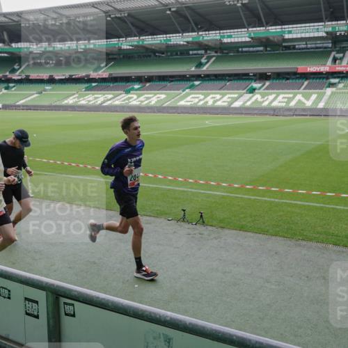 05.10.2025 - 20. swb-Marathon Bremen Michael Burmester http://msf.ph/oto/9273753 05.10.2025 12:49:18 Laufen im Stadion 150, 187, 270, 1195, 1257, 1535, 1609, 1625, 1654, 1727, 1876, 1904, 2044, 2119, 2356, 2594, 2988, 2990, 3124, 3544, 3738, 3960, 4385, 5599, 6171, 6431, 6463, 6619, 6632, 6877, 7647, 7904, 7987, 8216, 8507, 8630, 8687, 9114, 492, 1724, 2974, 3320, 3324, 3819, 4353, 5103, 5786, 6251, 8244, 8897, 8923, 8932 meine-sportfotos.de