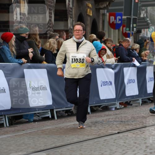 05.10.2025 - 20. swb-Marathon Bremen Strokosch-Dieckow http://msf.ph/oto/9273758 05.10.2025 11:11:30 Ziel 9453, 10264, 10320, 10333, 11030, 11083, 11191 meine-sportfotos.de