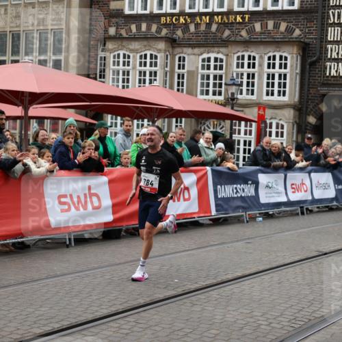 05.10.2025 - 20. swb-Marathon Bremen Yannick Fuchs http://msf.ph/oto/9273767 05.10.2025 12:25:23 Ziel 784 meine-sportfotos.de