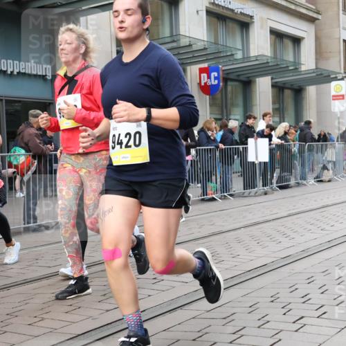 05.10.2025 - 20. swb-Marathon Bremen Strokosch-Dieckow http://msf.ph/oto/9273768 05.10.2025 11:11:41 Ziel 7007, 9420, 9526, 9648, 9675, 9726, 9784, 9867, 9911, 10463, 10499, 10540, 10815, 10839, 10849, 11088, 11215, 11563, 7007, 9420, 9526, 9648, 9675, 9726, 9784, 9867, 9911, 10463, 10499, 10540, 10815, 10839, 10849, 11088, 11215, 11563 meine-sportfotos.de