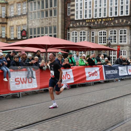 05.10.2025 - 20. swb-Marathon Bremen Yannick Fuchs http://msf.ph/oto/9273771 05.10.2025 12:25:24 Ziel 784 meine-sportfotos.de
