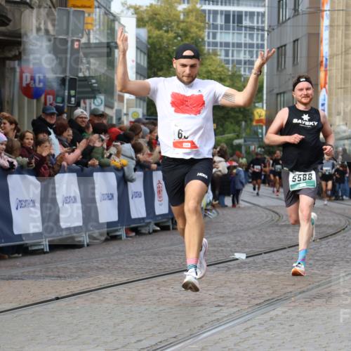 05.10.2025 - 20. swb-Marathon Bremen Strokosch-Dieckow http://msf.ph/oto/9273780 05.10.2025 13:03:30 Ziel 635, 2613, 4786, 5588 meine-sportfotos.de