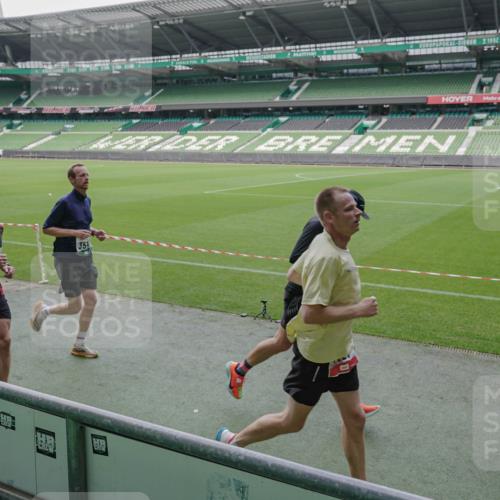 05.10.2025 - 20. swb-Marathon Bremen Michael Burmester http://msf.ph/oto/9273785 05.10.2025 12:49:18 Laufen im Stadion 150, 187, 270, 1195, 1257, 1535, 1609, 1625, 1654, 1727, 1876, 1904, 2044, 2119, 2356, 2594, 2988, 2990, 3124, 3544, 3738, 3960, 4385, 5599, 6171, 6431, 6463, 6619, 6632, 6877, 7647, 7904, 7987, 8216, 8507, 8630, 8687, 9114, 492, 1724, 2974, 3320, 3324, 3819, 4353, 5103, 5786, 6251, 8244, 8897, 8923, 8932 meine-sportfotos.de