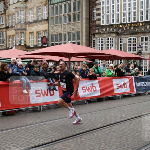 05.10.2025 - 20. swb-Marathon Bremen Yannick Fuchs http://msf.ph/oto/9273798 05.10.2025 12:25:24 Ziel 784 meine-sportfotos.de