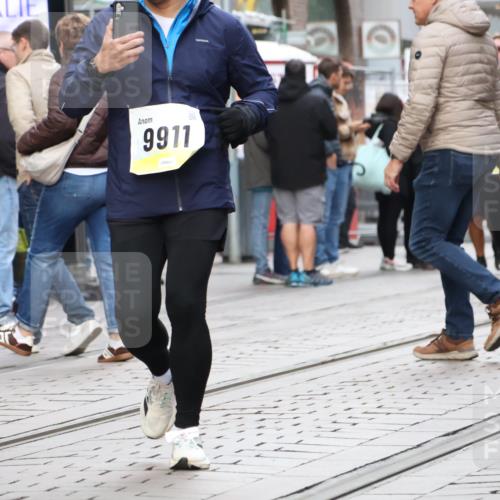 05.10.2025 - 20. swb-Marathon Bremen Strokosch-Dieckow http://msf.ph/oto/9273800 05.10.2025 11:11:44 Ziel 7007, 9420, 9526, 9675, 9726, 9784, 9867, 9911, 10463, 10499, 10815, 10839, 10849, 11215, 11563, 7007, 9420, 9526, 9675, 9726, 9784, 9867, 9911, 10463, 10499, 10815, 10839, 10849, 11215, 11563 meine-sportfotos.de