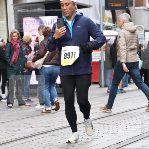 05.10.2025 - 20. swb-Marathon Bremen Strokosch-Dieckow http://msf.ph/oto/9273809 05.10.2025 11:11:44 Ziel 7007, 9420, 9526, 9675, 9726, 9784, 9867, 9911, 10463, 10499, 10815, 10839, 10849, 11215, 11563, 7007, 9420, 9526, 9675, 9726, 9784, 9867, 9911, 10463, 10499, 10815, 10839, 10849, 11215, 11563 meine-sportfotos.de