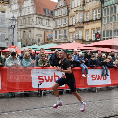 05.10.2025 - 20. swb-Marathon Bremen Yannick Fuchs http://msf.ph/oto/9273812 05.10.2025 12:25:24 Ziel 784 meine-sportfotos.de