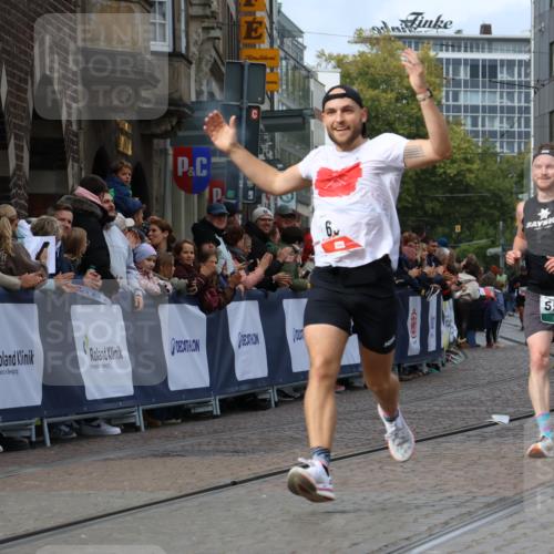 05.10.2025 - 20. swb-Marathon Bremen Strokosch-Dieckow http://msf.ph/oto/9273813 05.10.2025 13:03:31 Ziel 635, 2613, 4786, 5588 meine-sportfotos.de