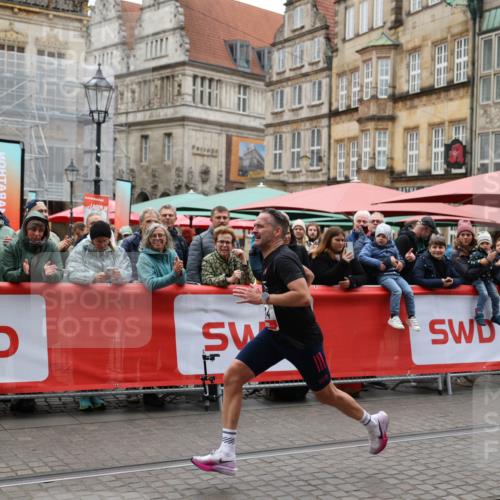 05.10.2025 - 20. swb-Marathon Bremen Yannick Fuchs http://msf.ph/oto/9273815 05.10.2025 12:25:24 Ziel 784 meine-sportfotos.de