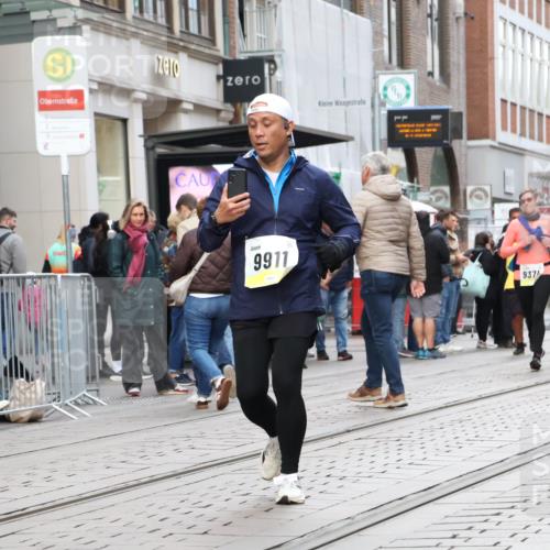 05.10.2025 - 20. swb-Marathon Bremen Strokosch-Dieckow http://msf.ph/oto/9273821 05.10.2025 11:11:44 Ziel 7007, 9420, 9526, 9675, 9726, 9784, 9867, 9911, 10463, 10499, 10815, 10839, 10849, 11215, 11563, 7007, 9420, 9526, 9675, 9726, 9784, 9867, 9911, 10463, 10499, 10815, 10839, 10849, 11215, 11563 meine-sportfotos.de