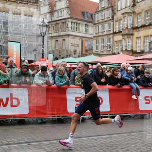 05.10.2025 - 20. swb-Marathon Bremen Yannick Fuchs http://msf.ph/oto/9273823 05.10.2025 12:25:24 Ziel 784 meine-sportfotos.de
