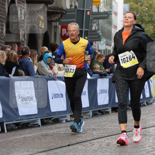 05.10.2025 - 20. swb-Marathon Bremen Strokosch-Dieckow http://msf.ph/oto/9273824 05.10.2025 11:11:32 Ziel 9453, 10058, 10264, 10320, 10333, 11030, 11191 meine-sportfotos.de