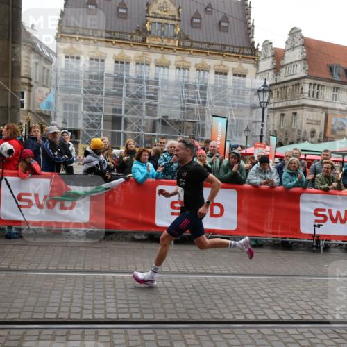 05.10.2025 - 20. swb-Marathon Bremen Yannick Fuchs http://msf.ph/oto/9273829 05.10.2025 12:25:24 Ziel 784 meine-sportfotos.de
