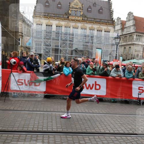 05.10.2025 - 20. swb-Marathon Bremen Yannick Fuchs http://msf.ph/oto/9273837 05.10.2025 12:25:24 Ziel 784 meine-sportfotos.de
