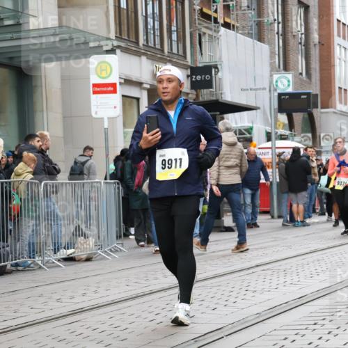 05.10.2025 - 20. swb-Marathon Bremen Strokosch-Dieckow http://msf.ph/oto/9273846 05.10.2025 11:11:45 Ziel 7007, 9420, 9526, 9675, 9726, 9867, 9911, 10463, 10499, 10815, 10839, 10849, 11215, 11563, 7007, 9420, 9526, 9675, 9726, 9867, 9911, 10463, 10499, 10815, 10839, 10849, 11215, 11563 meine-sportfotos.de