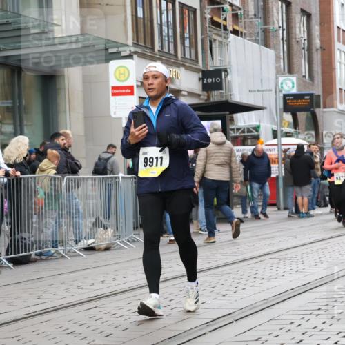 05.10.2025 - 20. swb-Marathon Bremen Strokosch-Dieckow http://msf.ph/oto/9273857 05.10.2025 11:11:45 Ziel 7007, 9420, 9526, 9675, 9726, 9867, 9911, 10463, 10499, 10815, 10839, 10849, 11215, 11563, 7007, 9420, 9526, 9675, 9726, 9867, 9911, 10463, 10499, 10815, 10839, 10849, 11215, 11563 meine-sportfotos.de