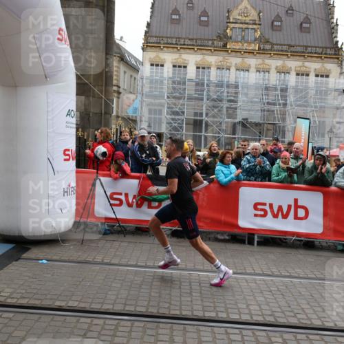 05.10.2025 - 20. swb-Marathon Bremen Yannick Fuchs http://msf.ph/oto/9273864 05.10.2025 12:25:25 Ziel 784 meine-sportfotos.de