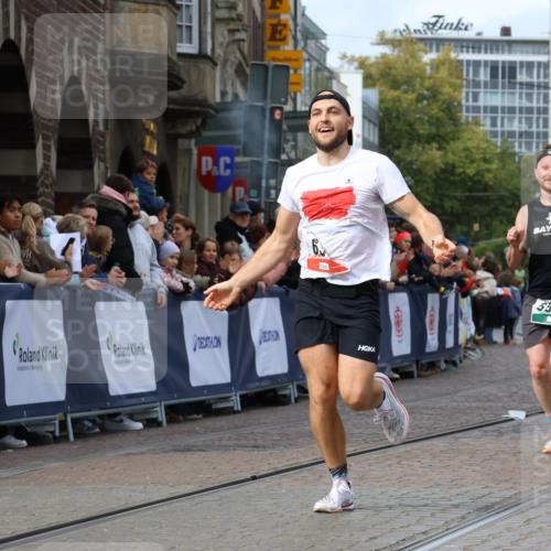 05.10.2025 - 20. swb-Marathon Bremen Strokosch-Dieckow http://msf.ph/oto/9273865 05.10.2025 13:03:31 Ziel 635, 2613, 4786, 5588 meine-sportfotos.de