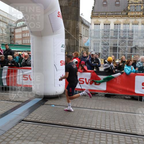 05.10.2025 - 20. swb-Marathon Bremen Yannick Fuchs http://msf.ph/oto/9273869 05.10.2025 12:25:25 Ziel 784 meine-sportfotos.de