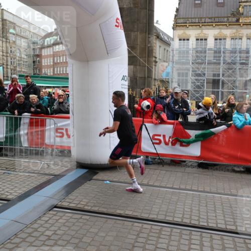 05.10.2025 - 20. swb-Marathon Bremen Yannick Fuchs http://msf.ph/oto/9273878 05.10.2025 12:25:25 Ziel 784 meine-sportfotos.de