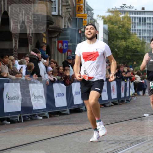 05.10.2025 - 20. swb-Marathon Bremen Strokosch-Dieckow http://msf.ph/oto/9273883 05.10.2025 13:03:31 Ziel 635, 2613, 4786, 5588 meine-sportfotos.de