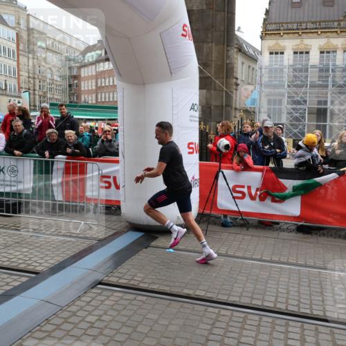 05.10.2025 - 20. swb-Marathon Bremen Yannick Fuchs http://msf.ph/oto/9273885 05.10.2025 12:25:25 Ziel 784 meine-sportfotos.de