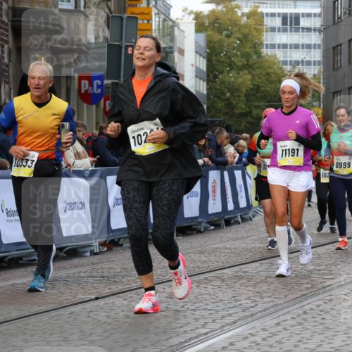05.10.2025 - 20. swb-Marathon Bremen Strokosch-Dieckow http://msf.ph/oto/9273898 05.10.2025 11:11:32 Ziel 9453, 10058, 10264, 10320, 10333, 11030, 11191 meine-sportfotos.de
