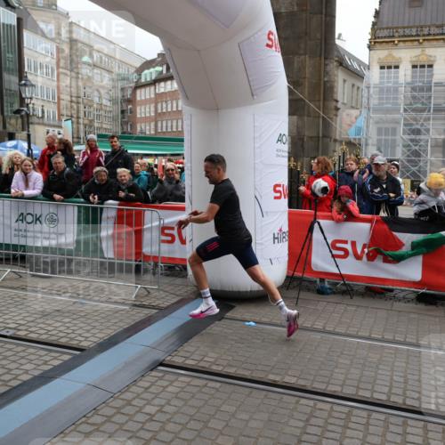 05.10.2025 - 20. swb-Marathon Bremen Yannick Fuchs http://msf.ph/oto/9273901 05.10.2025 12:25:25 Ziel 784 meine-sportfotos.de