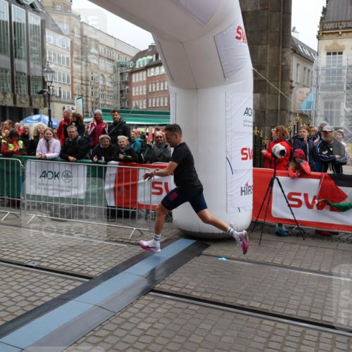 05.10.2025 - 20. swb-Marathon Bremen Yannick Fuchs http://msf.ph/oto/9273914 05.10.2025 12:25:25 Ziel 784 meine-sportfotos.de
