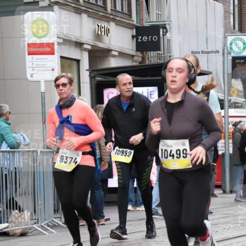 05.10.2025 - 20. swb-Marathon Bremen Strokosch-Dieckow http://msf.ph/oto/9273916 05.10.2025 11:11:50 Ziel 7007, 9373, 9374, 9420, 9526, 9675, 9726, 9867, 9911, 10463, 10499, 10622, 10815, 10839, 10849, 10899, 11085, 11215, 11535, 7007, 9373, 9374, 9420, 9526, 9675, 9726, 9867, 9911, 10463, 10499, 10622, 10815, 10839, 10849, 10899, 11085, 11215, 11535 meine-sportfotos.de