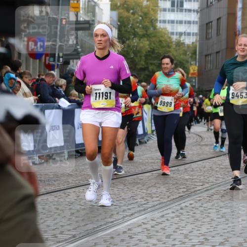 05.10.2025 - 20. swb-Marathon Bremen Strokosch-Dieckow http://msf.ph/oto/9273929 05.10.2025 11:11:34 Ziel 9453, 9999, 10058, 10264, 10320, 10333, 11030, 11172, 11191 meine-sportfotos.de